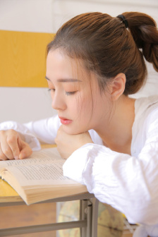 低头看我是怎么c哭你的九辫儿
